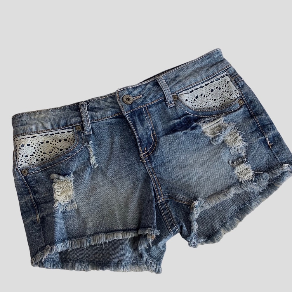 CROCHET LIGHT WASH BLUE DENIM SHORTS
